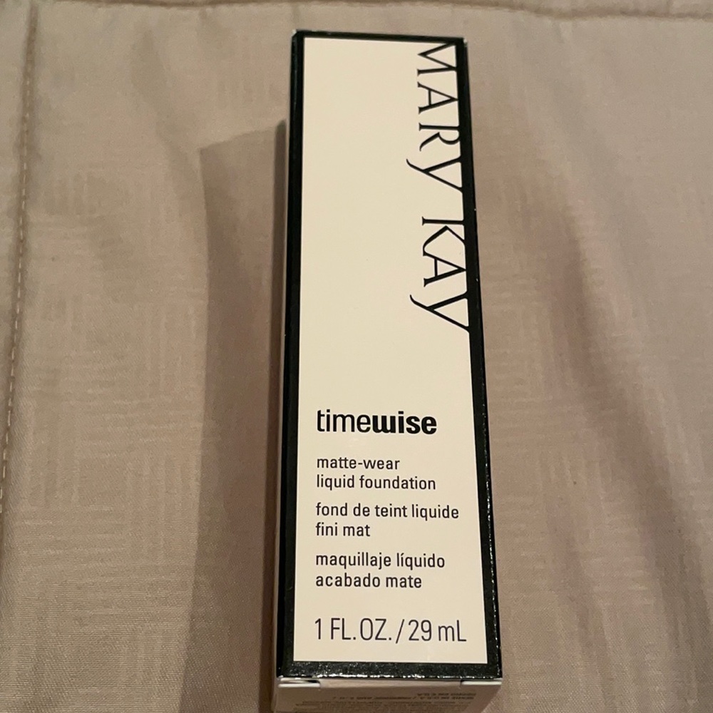 Mary Kay matte-wear liquid foundation beige 7